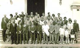 Fotografia dos presentes na missa solene realizada na Igreja Matriz de Nossa Senhora da Conceição