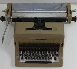 Máquina de escrever Olivetti