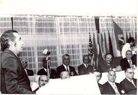 Fotografia de Hilton Massa discursando no IV Congresso Fluminense do MP