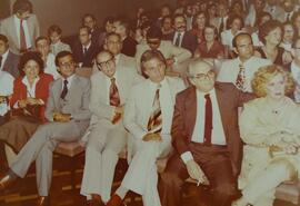 Fotografia dos presentes na posse do ex-Procurador-Geral de Justiça Carlos Antônio da Silva Bisca...