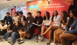 Fotografia dos estudantes da EM José de Alencar durante a visita guiada