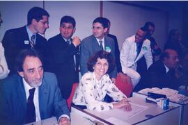 Fotografia da mesa eleitoral durante a apuração de votos das chapas azul e verde da Associação do...