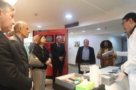 Fotografia dos membros do OECPJ do MPRJ durante a dinâmica de higienização e acondicionamento do ...