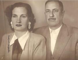 Fotografia de Nancy Mendes de Aragão ao lado de seu esposo