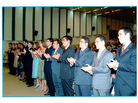 Fotografia dos Promotores de Justiça ingressantes pelo XXVIII Concurso do MPRJ durante salva de p...