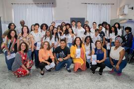 Fotografia da turma participante e dos representantes das instituições parceiras no projeto Calça...