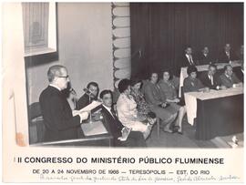 Fotografia de João de Almeida Barbosa discursando no II Congresso Fluminense do MP