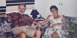 Fotografia de Valneide Serrão Vieira ao lado de sua esposa