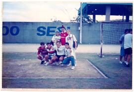 Fotografia do João Marcello de Araújo Júnior no campo de futebol do SESI