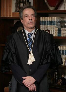 Fotografia do Procurador de Justiça Hélcio Alves de Assumpção de beca