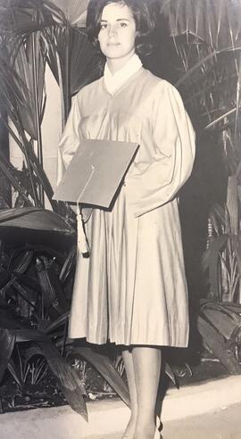 Fotografia de Evangelina Fontelas Rosado Spinelli em sua formatura no curso de Letras