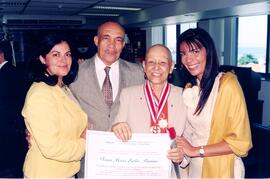 Fotografia da Procuradora de Justiça Tânia Maria Salles Moreira junto a outros membros do MPRJ