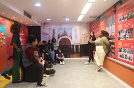 Fotografia dos visitantes do CE Missionário Mário Way durante a mediação do CDM