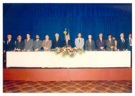 Fotografia da mesa solene da cerimônia de posse de José Carlos Paes como presidente da AMPERJ