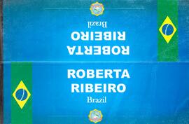 Prisma de mesa com identificação da Promotora de Justiça Roberta Rosa Ribeiro