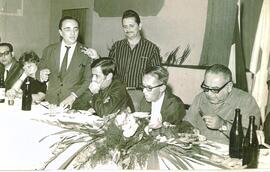 Fotografia de Atamir Quadros Mercês discursando no almoço de confraternização da posse da diretor...