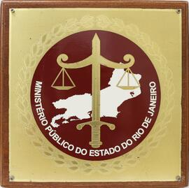 Placa da imagem do brasão institucional do MPRJ