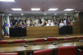 Fotografia dos alunos da EM República do Peru no Plenário Evandro Lins e Silva