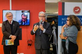 Fotografia do discurso de José Muiños Piñeiro Filho aos alunos da rede municipal de Cabo Frio que...