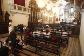 Fotografia dos estudantes do CIEP Dr. Ernesto Che Guevara durante a dinâmica de mediação no MHN