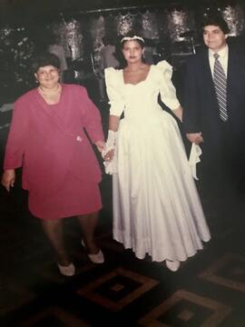 Fotografia de Teresa Mazza Leon Sodré, durante a festa de aniversário de quinze anos de sua filha